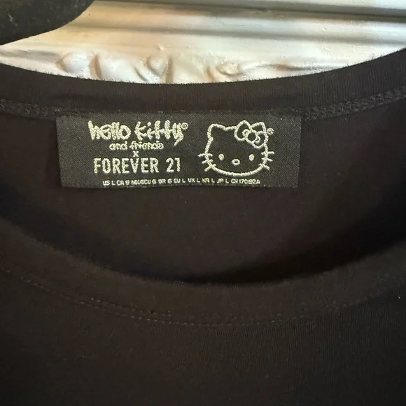 Hello Kitty T-Shirt - Picture 4 of 4